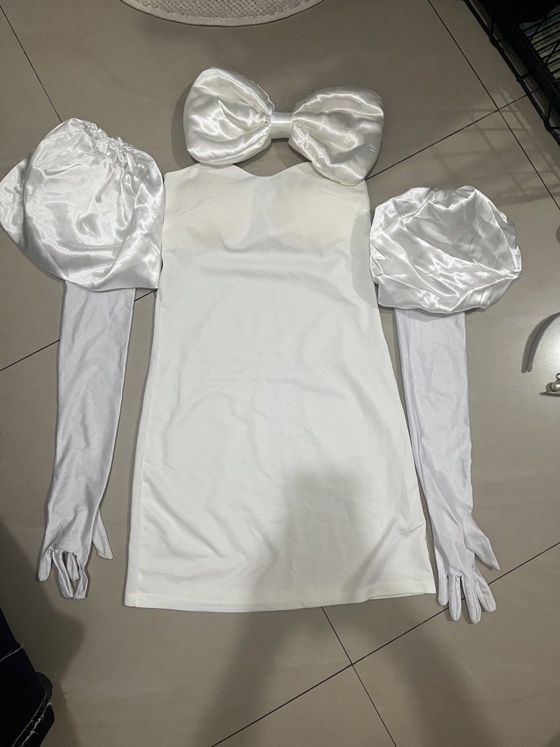 SUA Alien Stage ALNST Cosplay Full Set (Category: Sets or Coordinates) located in Manila. Submitted by avenmylove (Listing ID 1462270547, Image 2). Description: hello! i am reselling items right now. i am a student needing money so i have no choice but to sell some of my beloved items TT it has only been worn inside. condition is like brand new. it has few flaws: - missing stitch on one of the arm puffs (it arrived like that) - slight stain on th