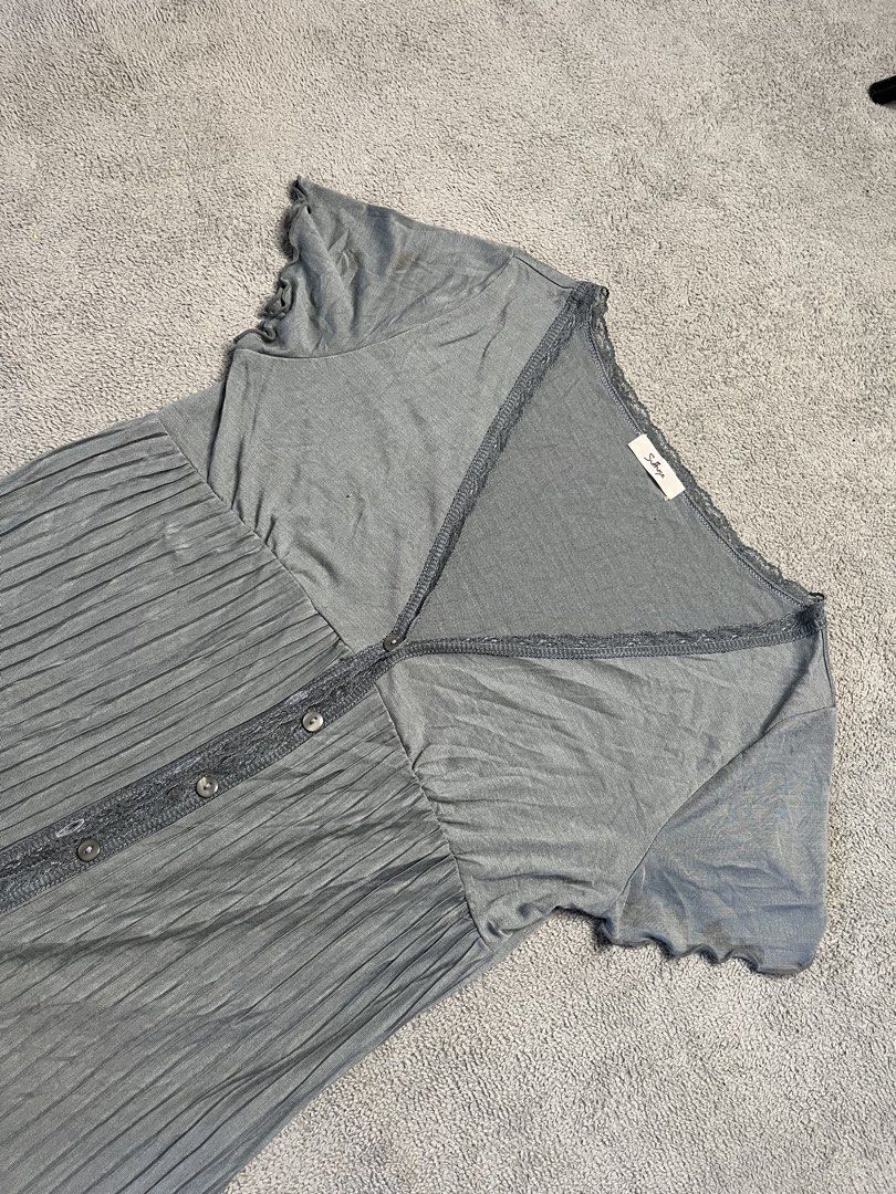 suffuse v-neck shortsleeve tops (Category: Blouses) located in Tarlac. Submitted by __why2k (Listing ID 1462346101, Image 3). Description: size: medium/large .