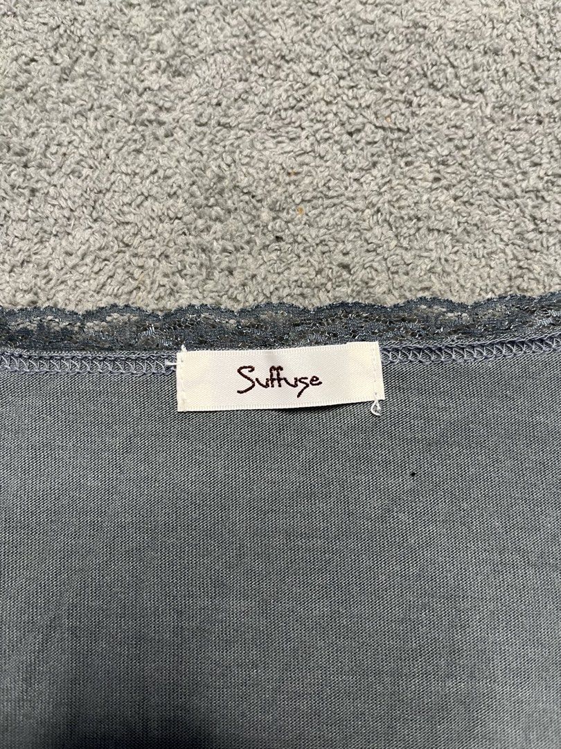 suffuse v-neck shortsleeve tops (Category: Blouses) located in Tarlac. Submitted by __why2k (Listing ID 1462346101, Image 2). Description: size: medium/large .