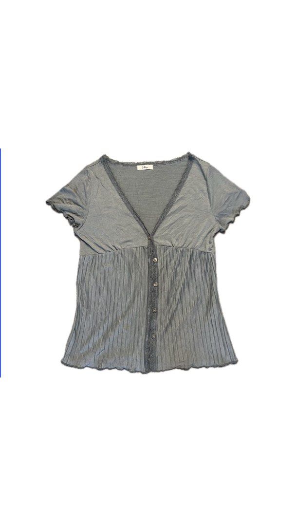 suffuse v-neck shortsleeve tops (Category: Blouses) located in Tarlac. Submitted by __why2k (Listing ID 1462346101, Image 1). Description: size: medium/large .