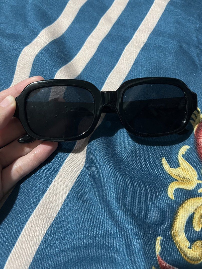 Sunnies Studios Bobbi Sunglasses - INK (Category: Sunglasses & Eyewear) located in Manila. Submitted by hi_abbd (Listing ID 1462413197, Image 2). Description: - Brand: Sunnies Studios - Model: Bobbi - Color: INK - Frame Shape: Chunky, rectangular - Lens Feature: UV400 protection - Material: Recycled polyester - Ideal for: Everyday wear - Includes: Original packaging Used once Rfs - doesnt suit my face shape LAST PRICE POSTED.