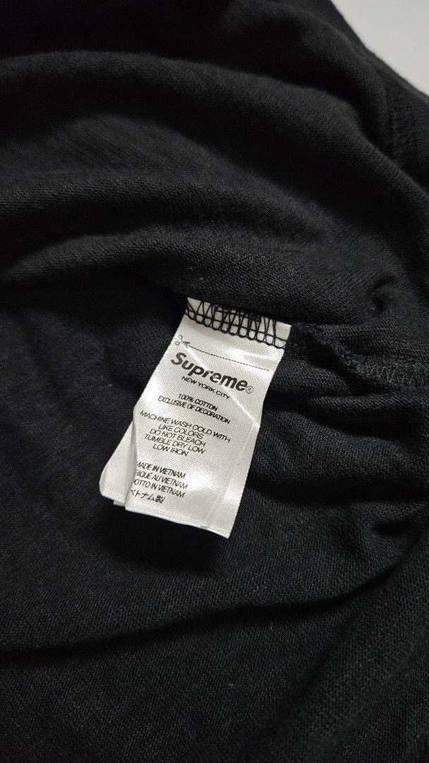 Supreme Pocket T-Shirt Black (Category: Tshirts & Polo Shirts ) located in Alfonso. Submitted by jbcamet (Listing ID 1462415878, Image 3). Description: - Classic black Supreme pocket tee - Simple and clean design - authentic - 100% cotton for comfort - Ideal for everyday wear - Refer to tag for care instructions - cut tag but authentic - Feel free to ask any questions!.