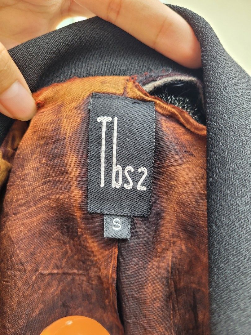 TBS2 Women's Blazer Size S (Category: Coats, Jackets and Outerwear) located in Muntinlupa City. Submitted by havilahph (Listing ID 1462270939, Image 2). Description: TBS2 blazer in black. For women! Features a patterned lining. Button closure. Great for work or smart casual occasions. Size S..