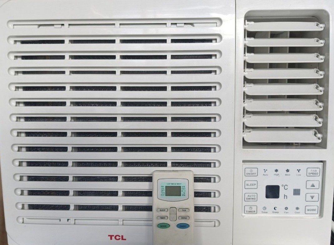TCL Window Type Air Conditioner (Category: Air Conditioning and Heating) located in Manila. Submitted by emoriii_ (Listing ID 1462438649, Image 1). Description: - TCL Window Air Conditioner - 1.0 HP non-inverter aircon - Second hand but good condition - Rarely used, mabilis pa rin lumamig - Still negotiable - Open for pickup or Lalamove - Loc: Valenzuela City.