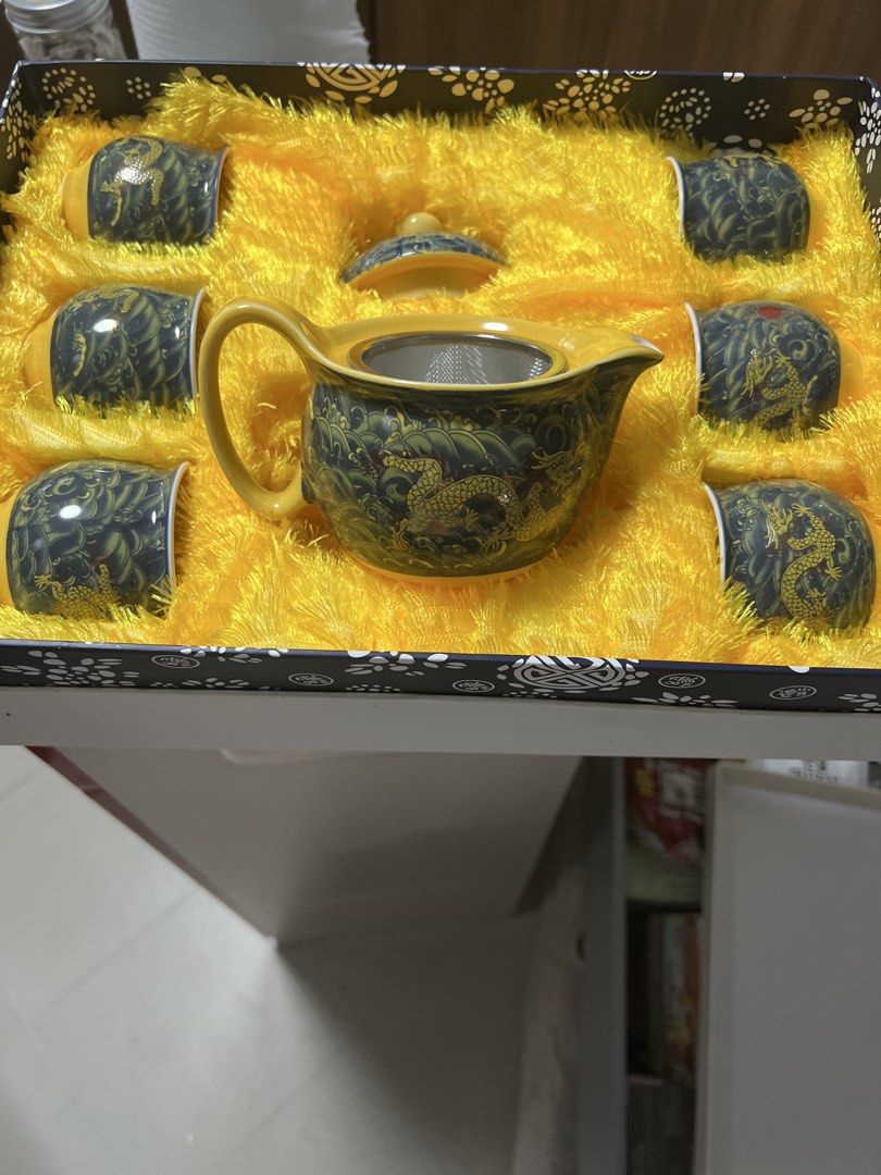 Tea set (Category: Coffee & Tea Tableware) located in Singapore. Submitted by fayth_tan (Listing ID 1462359613, Image 2). Description: Brand new tea set with dragon print.