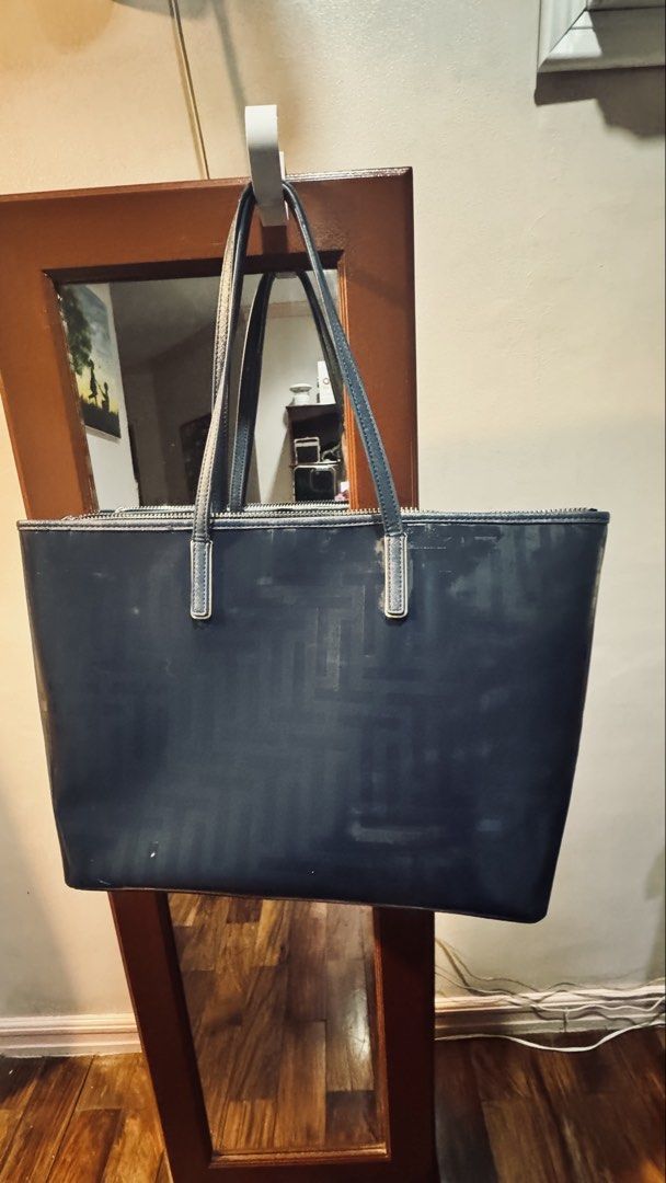 Ted Baker Bag/ Original Dark Blue Ted Baker Tote Bag (Category: Tote Bags) located in Quezon City. Submitted by gcc216 (Listing ID 1462294328, Image 3). Description: - Dark blue Ted Baker bag - All-over geometric pattern - Secure zip closure on top - Two comfortable handles - Includes a detachable strap for versatile carrying - with a detachable kikay kit or purse - Please note: some signs of wear on the surface, particularly on the handle. Kindl