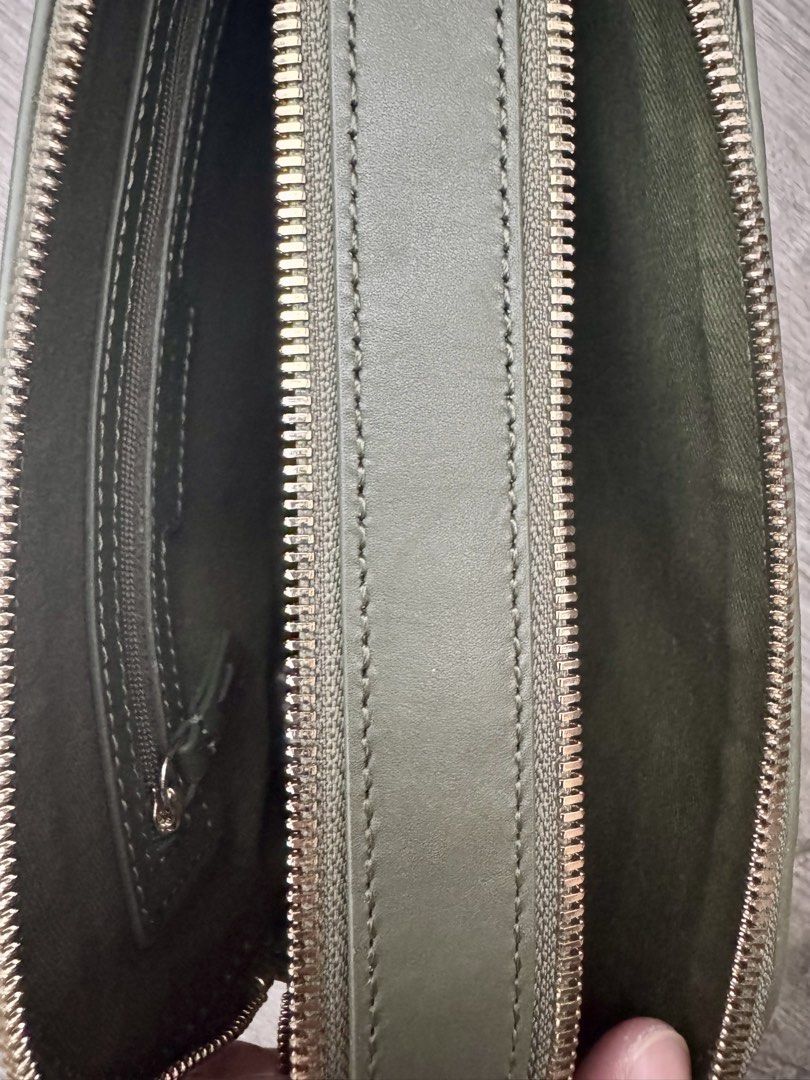 Ted Baker Sling Bag (Category: Luxury Bags & Wallets) located in Pasig City. Submitted by alexdfj (Listing ID 1462415873, Image 2). Description: Pre-loved Original Ted Baker Cross Body Bag in Excellent Condition. With dustbag. Rarely used. Gcash payment only. Booking and shipping c/o Buyer. Item is for pick-up at Ortigas Avenue Extension. .