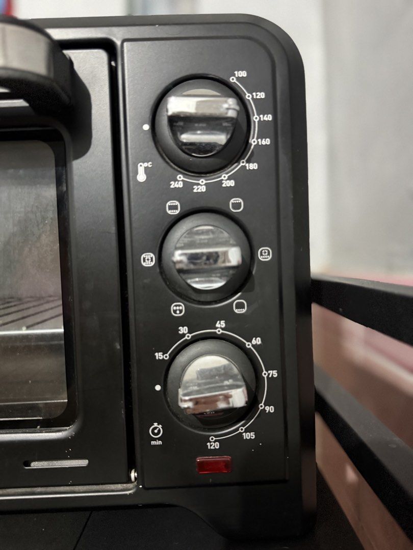 Tefal Oven (Category: Ovens & Toasters) located in Pasig City. Submitted by jgbeautique (Listing ID 1462369946, Image 2). Description: Still working well but is not being used anymore RFS: Decluttering.
