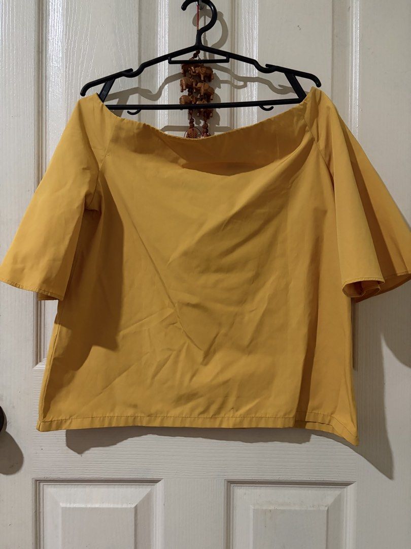 The Flower Collection Yellow Off-Shoulder Top (Category: Blouses) located in Las Pinas. Submitted by ces0427 (Listing ID 1462438955, Image 3). Description: - Yellow off-shoulder top - Brand: The Flower Collection - Features wide, fluttery sleeves - Estimated size: Medium (M) - Versatile for casual or dressed-up looks - Comfortable fabric - Condition: Worn only once.
