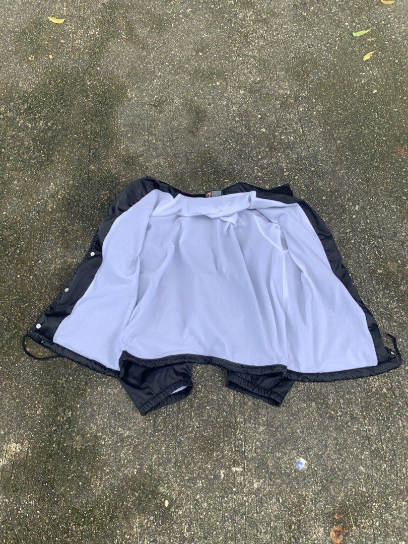 THE HUNDREDS WINDBREAKER 23x26 MEDIUM ON TAG (Category: Hoodies) located in San Jose. Submitted by kapitan.onixxc (Listing ID 1462278078, Image 3). Description: .