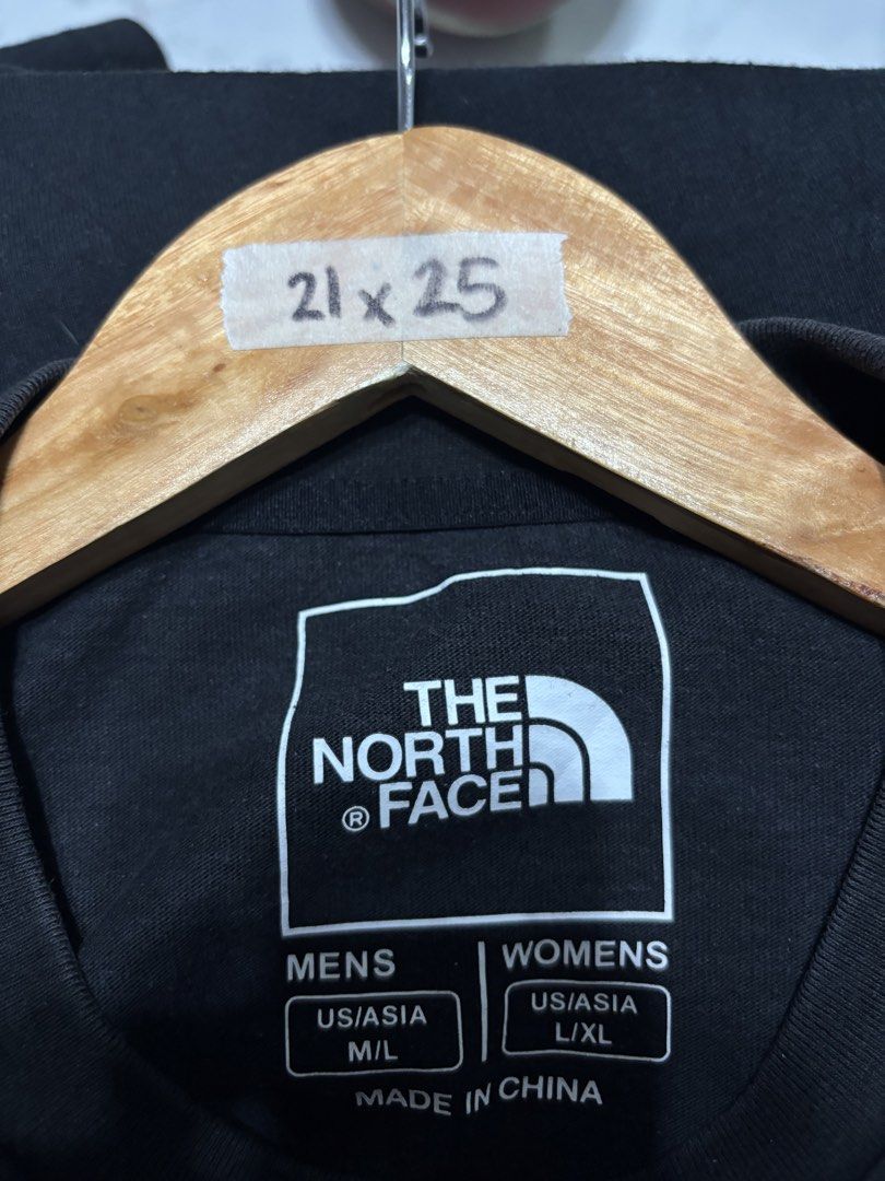 The North Face Pocket Tee (Category: Activewear) located in Manila. Submitted by thriftthriftlang.aklan (Listing ID 1462364053, Image 3). Description: The North Face Pocket Tee Dimes-21x25 Condition-Excellent Condition Color Rate-9/10 Issue-Minimal Lints.