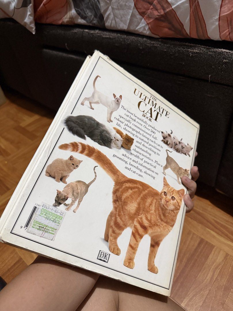 The Ultimate Cat Book (Category: Textbooks) located in Quezon City. Submitted by bananak1tchen (Listing ID 1462387807, Image 2). Description: RFS: Decluttering MOP: Gcash MOD: SDD, J&T.