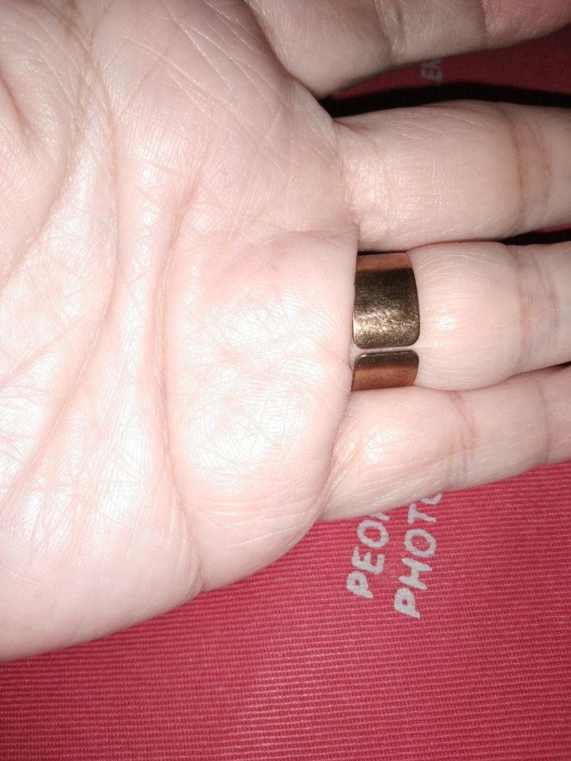 Thick bronze ring wd heart size 8 (Category: Rings) located in Quezon City. Submitted by eidorableshop (Listing ID 1462266963, Image 2). Description: .