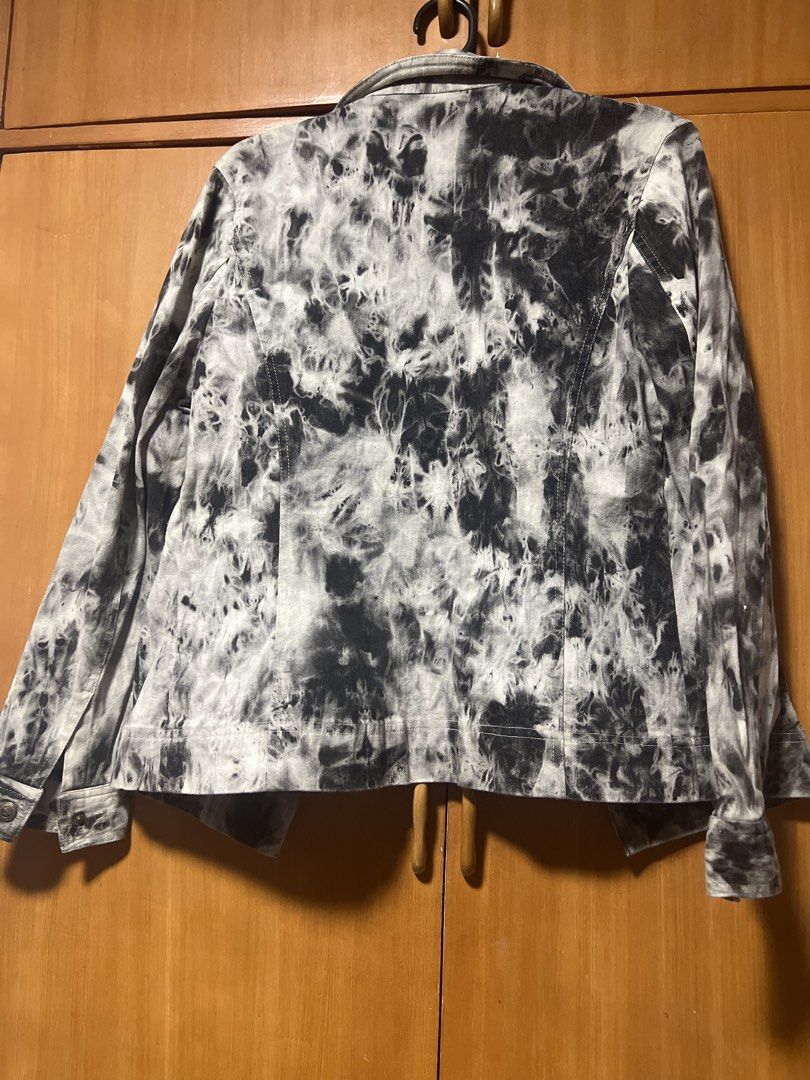 Tie-dye Denim Jacket (Category: Coats, Jackets and Outerwear) located in Pasig City. Submitted by zebteashoppe01 (Listing ID 1462372990, Image 2). Description: - Unique black and white tie-dye denim jacket - Classic button-up front - Two chest pockets - Perfect for layering over tees or hoodies - A standout piece for any wardrobe Medium size 09096535540 Jnt Gcash mop Pasig .