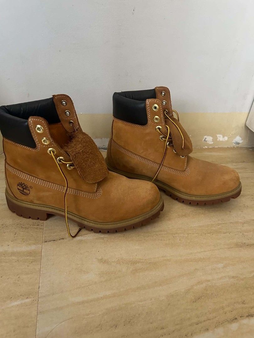 Timberland Classic 6-Inch Premium Waterproof Boots (Category: Boots) located in Quezon City. Submitted by jesro (Listing ID 1462376736, Image 3). Description: - NEGOTIABLE!!!! -not thrifted - timberland premium 6in - butters - solid condition, no issues - never used in rain - no smell, smells new - with suede eraser (dm for pic) -orig bought in sm north - rfs need funds for college - free sf no problem.