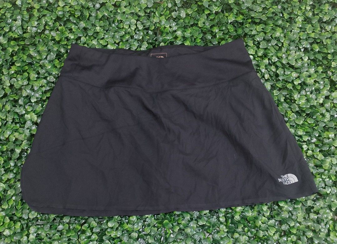 TNF Flight Series Skirt (Category: Activewear) located in Davao. Submitted by thrifttayo (Listing ID 1462295790, Image 1). Description: Small on tag W 28-32 L 13 No Issue Excellent Condition .