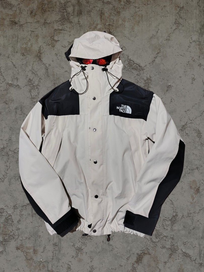 TNF GORETEX WINDBREAKER (Category: Coats, Jackets and Outerwear) located in Kadingilan. Submitted by wamport_thrifting (Listing ID 1462333669, Image 1). Description: Dimes: 21x28 Color rate: 9/10 or better No issue need wash.