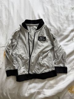 (Category: ) located in . Submitted by wintercloset (Listing ID 1462300765, Image 1). Description: .