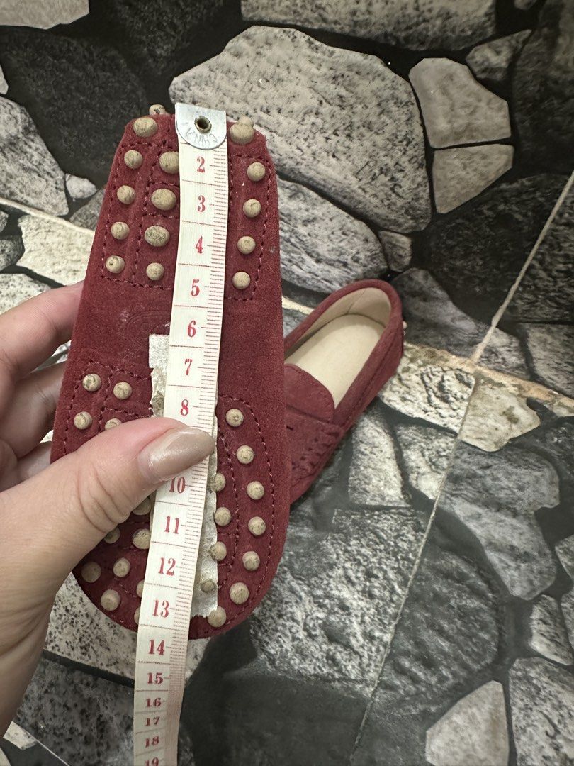 TOD’S VINTAGE JUNIOR (Category: Babies & Kids Fashion) located in Baguio. Submitted by azbentabols (Listing ID 1462278379, Image 2). Description: TOD’S VINTAGE JUNIOR Nubuck Leather Loafers Not slippery kahit basa, soafer maporma Excellent condition 12-13cms ₱650 .