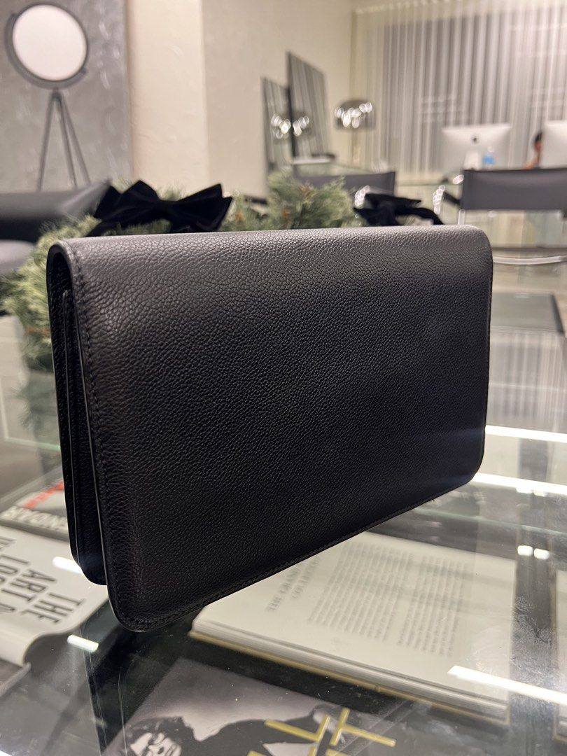 Tom Ford Front Strap Leather Clutch in Black (Category: Luxury Bags & Wallets) located in Manila. Submitted by monicacheska (Listing ID 1462376010, Image 3). Description: AUTHENTIC Tom Ford T-Strap Grained Leather Flap Clutch (Black / Gold) Up for sale is a classic and versatile Tom Ford Front Strap Leather Clutch in timeless black pebbled calfskin with rich gold-tone hardware. Product Details: Design: Front slot/hand strap accented with Tom Ford
