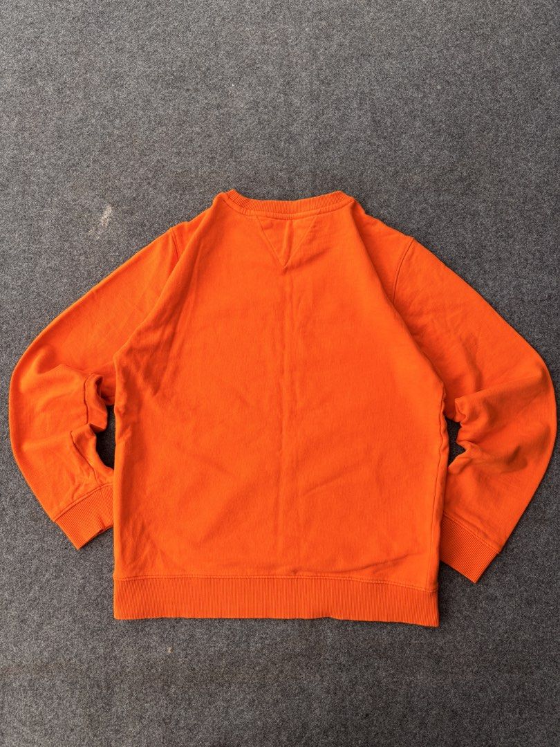 Tommy Crewneck (Category: Coats, Jackets and Outerwear) located in Cebu City. Submitted by suota_co_23 (Listing ID 1462390041, Image 2). Description: Tommy crewneck (youth size) unisex Dimes: L23 W 19.5 no issue as new.