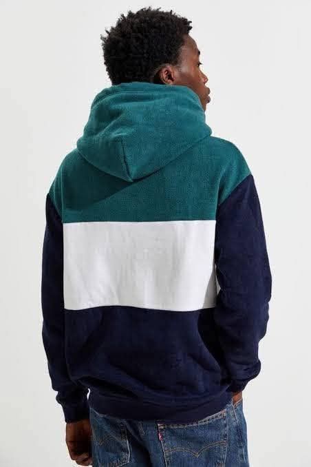 Tommy Hilfiger fleece jacket (Category: Coats, Jackets and Outerwear) located in Lianga. Submitted by legitseller12345678 (Listing ID 1462387098, Image 2). Description: Tommy Hilfiger Fleece hoodie jacket📌 Excellent Size medium on tag Dimes 22x28 Solid nito 💯 Mine 650 plus sf.