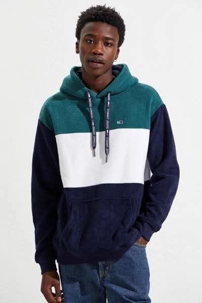 Tommy Hilfiger fleece jacket (Category: Coats, Jackets and Outerwear) located in Lianga. Submitted by legitseller12345678 (Listing ID 1462387098, Image 1). Description: Tommy Hilfiger Fleece hoodie jacket📌 Excellent Size medium on tag Dimes 22x28 Solid nito 💯 Mine 650 plus sf.