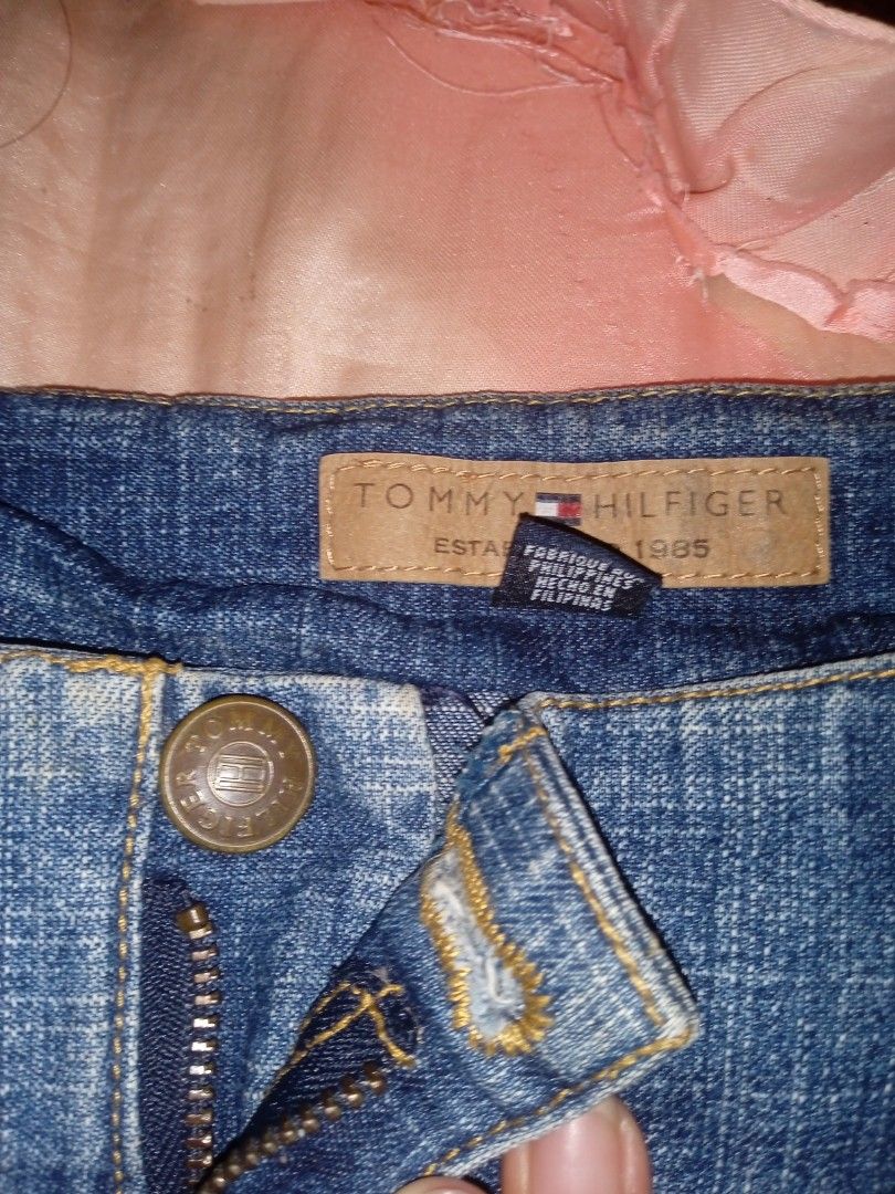 TOMMY HILFIGER SKIRT (Category: Skirts) located in Manila. Submitted by xxx.jsb (Listing ID 1462365942, Image 3). Description: .