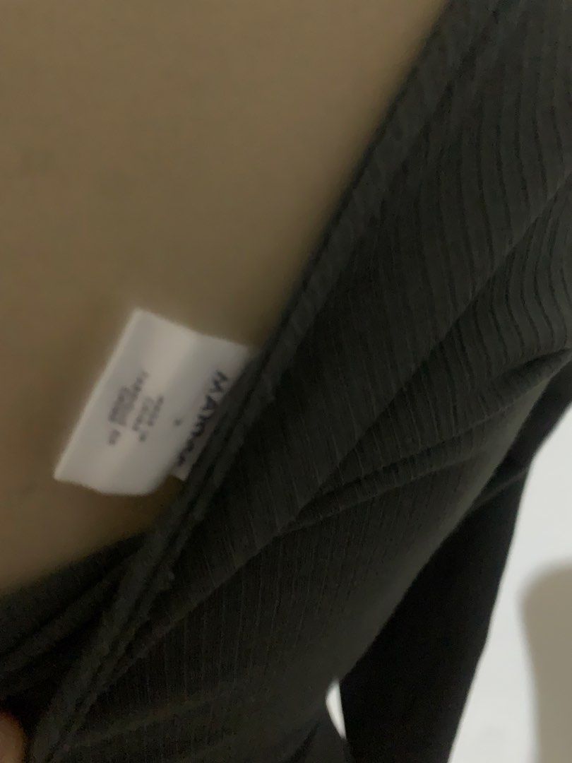 Top one shoulder (Category: Longsleeves) located in Manila. Submitted by spaceshop12345 (Listing ID 1462369527, Image 3). Description: .