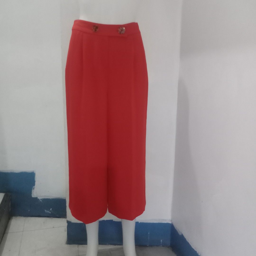 Topshop Wideleg Cullotes (Category: Other Bottoms) located in Manila. Submitted by shoekendi (Listing ID 1462281297, Image 2). Description: looks new.