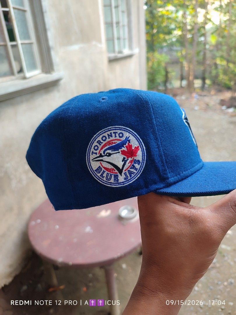 Toronto Blue Jays (Category: Caps & Hats) located in Mangaldan. Submitted by lostthread (Listing ID 1462364595, Image 2). Description: Toronto Blue Jays 9fifty Snapback OSFM 100% wool Issues: Change brim / From round brim green undervisor to square brim. DM for more info.
