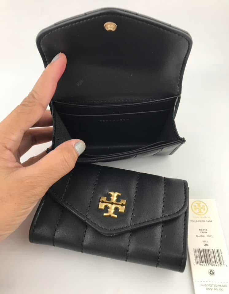 Tory Burch Medium Envelope Wallet (Category: Wallets & Card holders) located in Binan City. Submitted by pinkykeenshop (Listing ID 1462438739, Image 2). Description: .