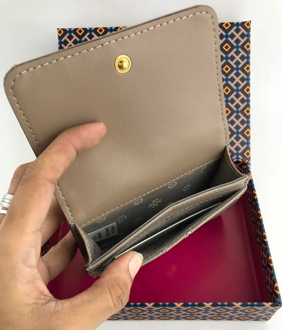 Tory Burch Miller Card Wallet (Category: Wallets & Card holders) located in Binan City. Submitted by pinkykeenshop (Listing ID 1462438436, Image 2). Description: .