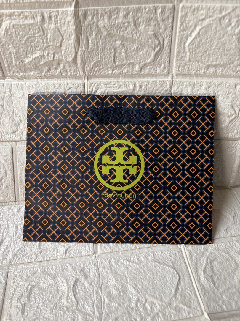 Tory Burch paperbag small (Category: Luxury Accessories) located in Manila. Submitted by thekidshop (Listing ID 1462377694, Image 1). Description: .