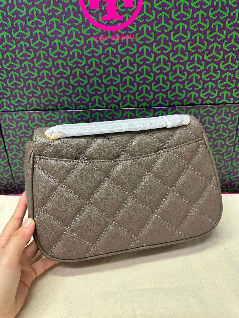 Tory Burch Willa Small Shoulder Bag (Category: Cross-body Bags) located in Bulacan. Submitted by mykakarizza (Listing ID 1462374545, Image 2). Description: .