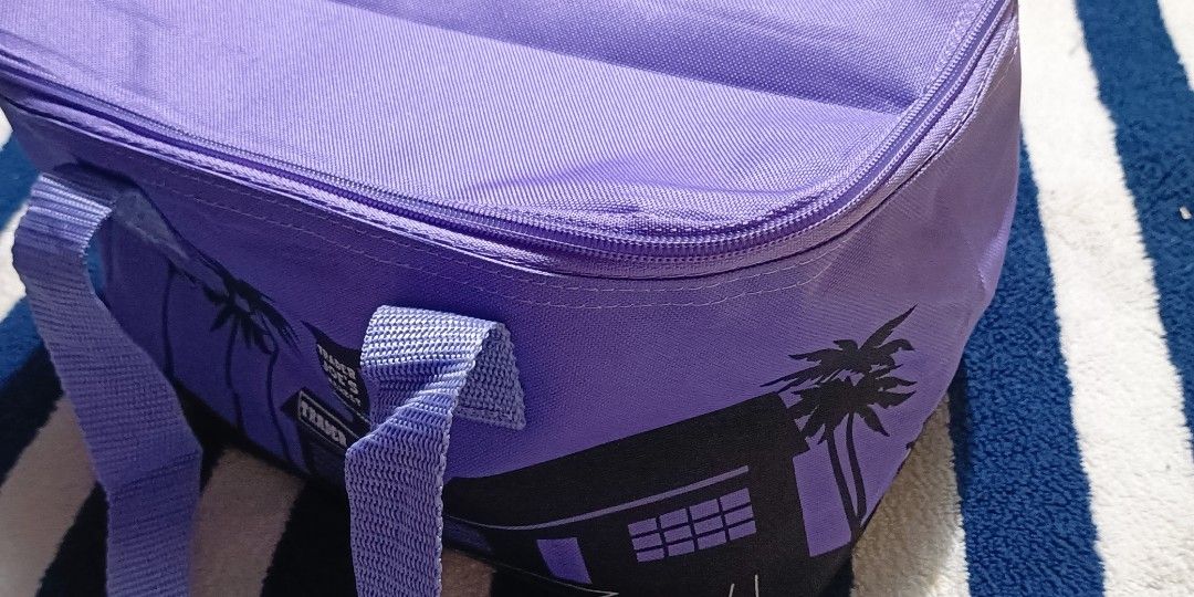 Traders Joe insulated lunch bag (Category: Luxury Bags & Wallets) located in General Santos City (Dadiangas). Submitted by japan-ukay (Listing ID 1462411459, Image 2). Description: no sign of use look like new.