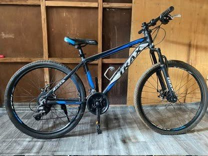 TRAX Mech 26 Mountain Bike (Category: Bicycles) located in Antipolo. Submitted by mrkdnl.21 (Listing ID 1462281361, Image 1). Description: SPECIFICATION: - Alloy Frame - Suspension fork - Mechanical disc brake (both front and rear) - 3x7 speed (3 front and 7 rear) - Micro shift rapid fire shifter - Microshift (FR&RD) - Quick release hubs - Quick release seat clamp - Double wall alloy rim - 26x2.125 - Side stand Goods pa brakes Goods pa shift bast
