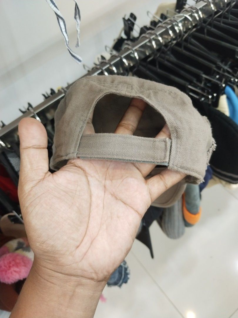 Tropic Thunder Cap (Category: Caps & Hats) located in Legazpi City. Submitted by genobecollectives (Listing ID 1462343150, Image 3). Description: - Official Tropic Thunder cap from DreamWorks Pictures 800 free ship - Made of 100% cotton - Features a convenient small zippered pocket on the side - Copyright 2008 - Ideal for fans of the movie or as a stylish casual hat - one size fits most solid din na movie to hahah.