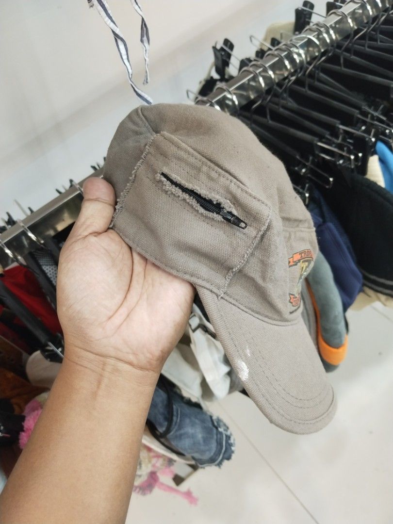 Tropic Thunder Cap (Category: Caps & Hats) located in Legazpi City. Submitted by genobecollectives (Listing ID 1462343150, Image 2). Description: - Official Tropic Thunder cap from DreamWorks Pictures 800 free ship - Made of 100% cotton - Features a convenient small zippered pocket on the side - Copyright 2008 - Ideal for fans of the movie or as a stylish casual hat - one size fits most solid din na movie to hahah.