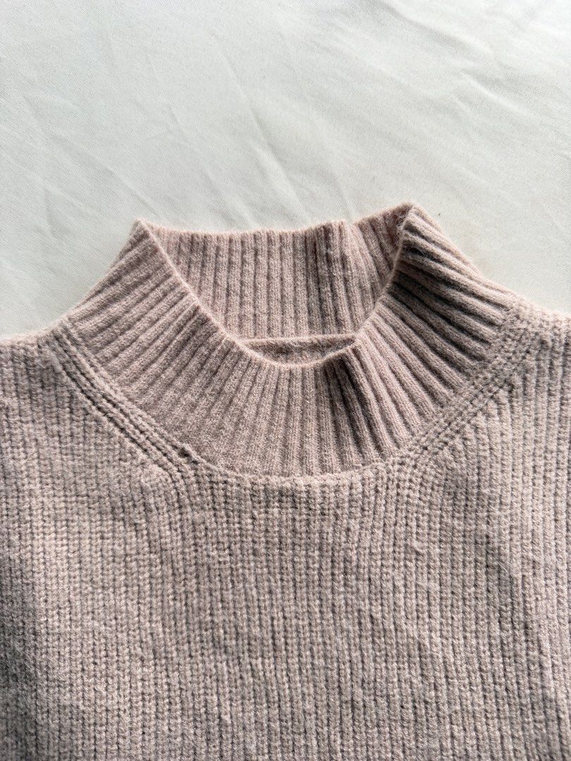 ‼️50% OFF‼️ Turtle Neck Knitted Top (Category: Sleeveless) located in Manila. Submitted by xmagic.shopx (Listing ID 1462330027, Image 2). Description: .