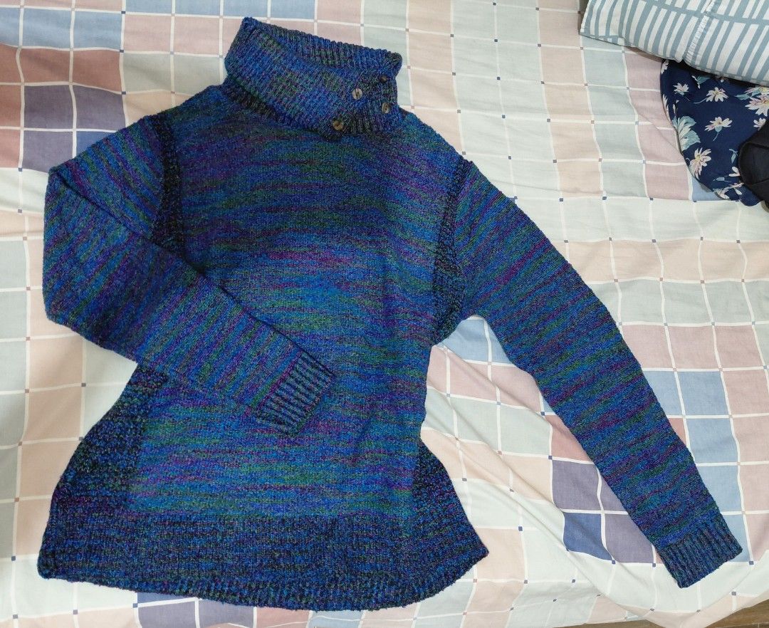 Turtleneck Sweater (Category: Longsleeves) located in Manila. Submitted by plath-itudes (Listing ID 1462333114, Image 1). Description: - knitted turtleneck sweater - unique multi-color yarn in blues, greens, and purples, sooo pretty 🫶 - ribbed cuffs and hem for a snug fit - two decorative buttons on the collar - no flaws.