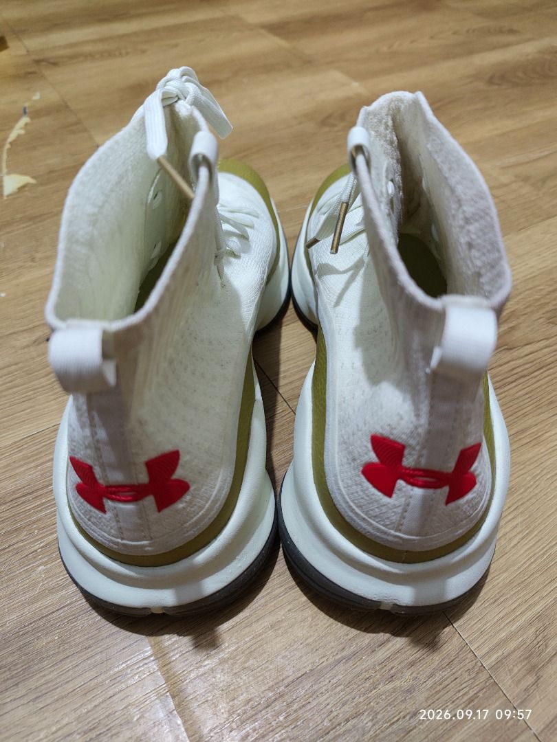 Under Armour Curry 4 retro (Category: Sneakers) located in Caloocan City. Submitted by gerald0905 (Listing ID 1462273944, Image 2). Description: For Sale! Curry 4 retro "Championship Mindset" Size 11.5 Brand new Comes with beater box Price: Php 3000.
