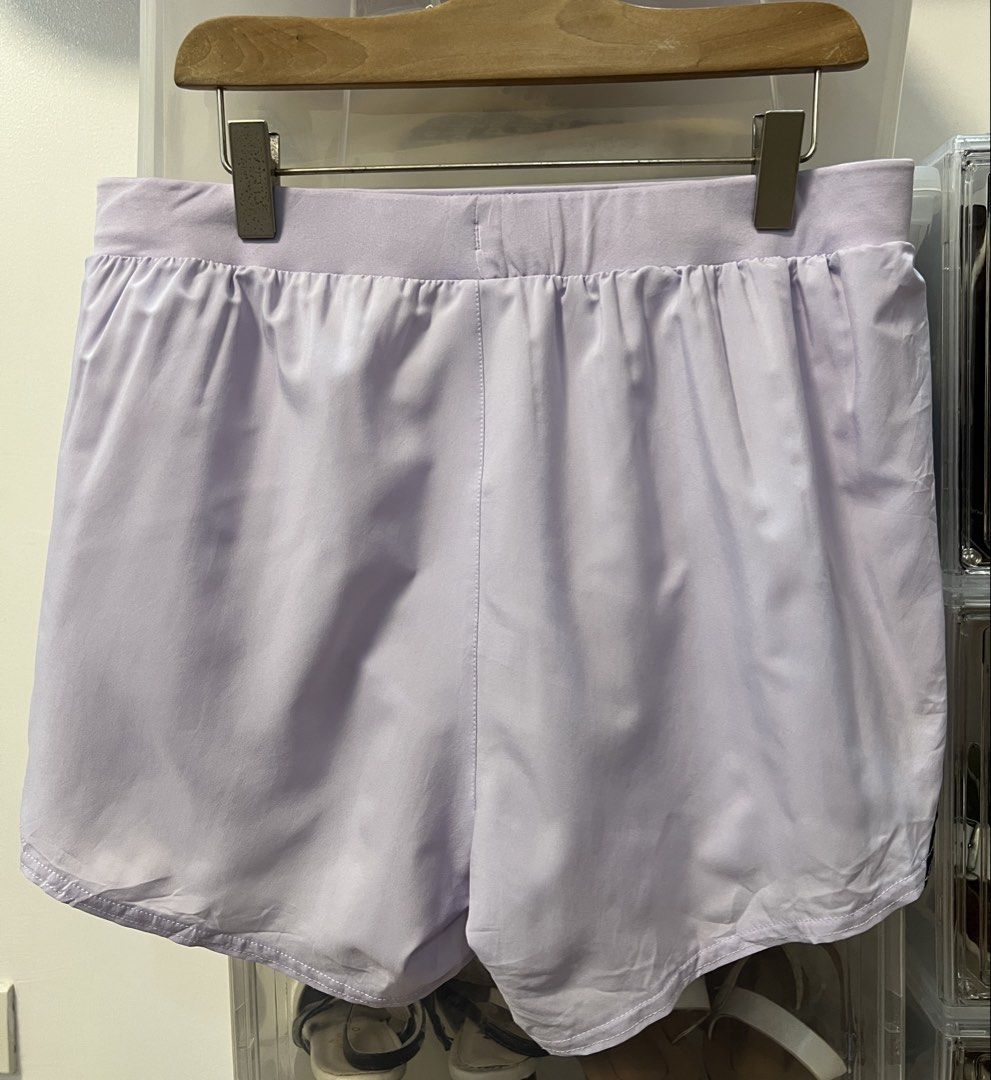 Under Armour gym / running shorts with inner (Category: Activewear) located in Aparri. Submitted by amnorthloots (Listing ID 1462324230, Image 3). Description: Good as new No issue Color rate 10/10 Waistline 28”-34” Length 11.5”.