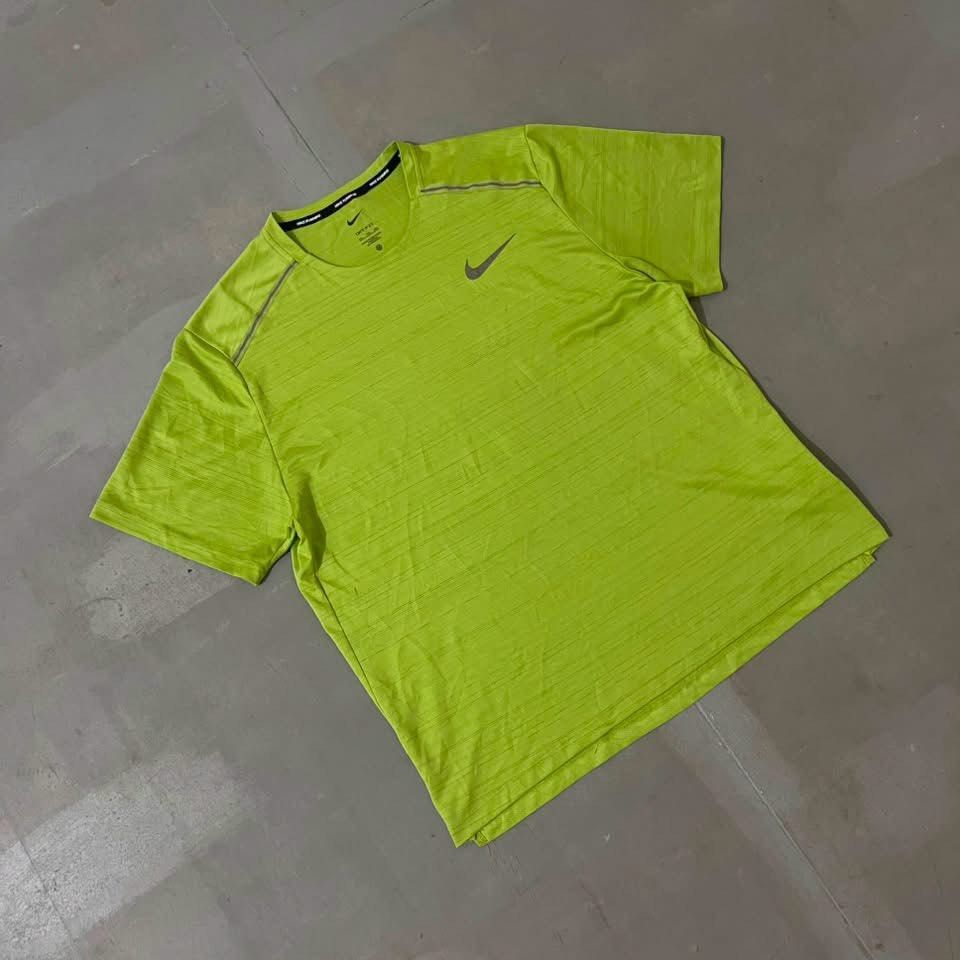 Under Armour Navy Blue T-shirt (Category: Tshirts & Polo Shirts ) located in Manila. Submitted by bravebird_164362 (Listing ID 1462379713, Image 3). Description: Aspack tshirt all excellent good condition & Good as new No flaws good for reseller direct message open vc for safe .