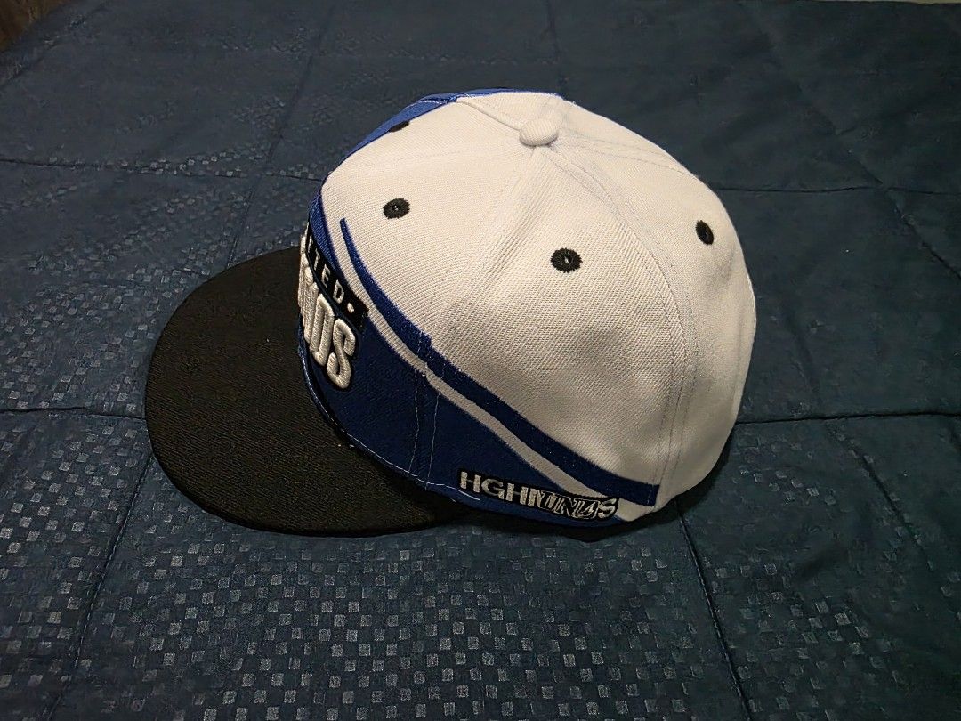 Undrafted Highmnds Snapback Cap (Category: Caps & Hats) located in Santa Rosa. Submitted by wel3993 (Listing ID 1462315797, Image 3). Description: highminds x undrafted Brandnew 1500 MOD. LBC MOP. BDO, GCASH LOC. NUEVA ECIJA - Stylish snapback cap with 'Undrafted Highmnds' text. - Features a cool white, blue, and black colorway. - Designed with a flat brim for a classic look. - Adjustable strap at the back for a comfortable, customized fit. - Ide