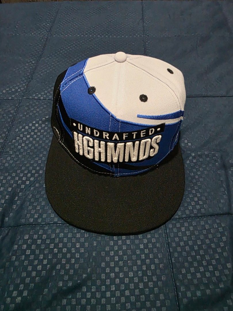 Undrafted Highmnds Snapback Cap (Category: Caps & Hats) located in Santa Rosa. Submitted by wel3993 (Listing ID 1462315797, Image 1). Description: highminds x undrafted Brandnew 1500 MOD. LBC MOP. BDO, GCASH LOC. NUEVA ECIJA - Stylish snapback cap with 'Undrafted Highmnds' text. - Features a cool white, blue, and black colorway. - Designed with a flat brim for a classic look. - Adjustable strap at the back for a comfortable, customized fit. - Ide