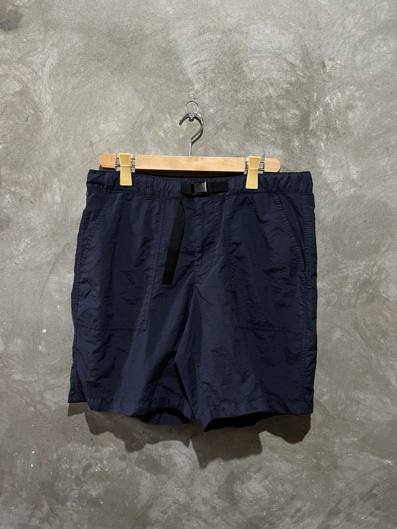 Uni qlo geared short (Category: Shorts) located in Manila. Submitted by thriftnirogus (Listing ID 1462371929, Image 2). Description: Uniqlo Nylon Utility Geared Shorts Size Large on Tag Waistline: 34 can stretch Length: 19 - 20 Leg Opening: 12 As New Condition .
