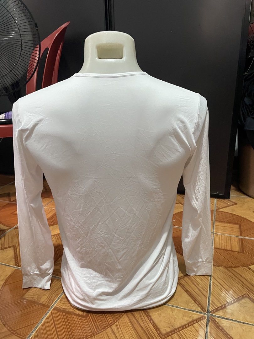 Uniqlo airism (Category: Tshirts & Polo Shirts ) located in Mexico. Submitted by trustkat (Listing ID 1462311677, Image 2). Description: - Brand: Uniqlo - Collection: Airism - Type: Long-sleeved V-neck shirt - Color: White - Size: Medium (fits chest 88-96 cm) - Material: 86% Polyester, 14% Polyurethane (Airism fabric) - Features: Breathable, comfortable, ideal for layering - Condition: Good, pre-loved - Meetup location: Intramuros, Manila.