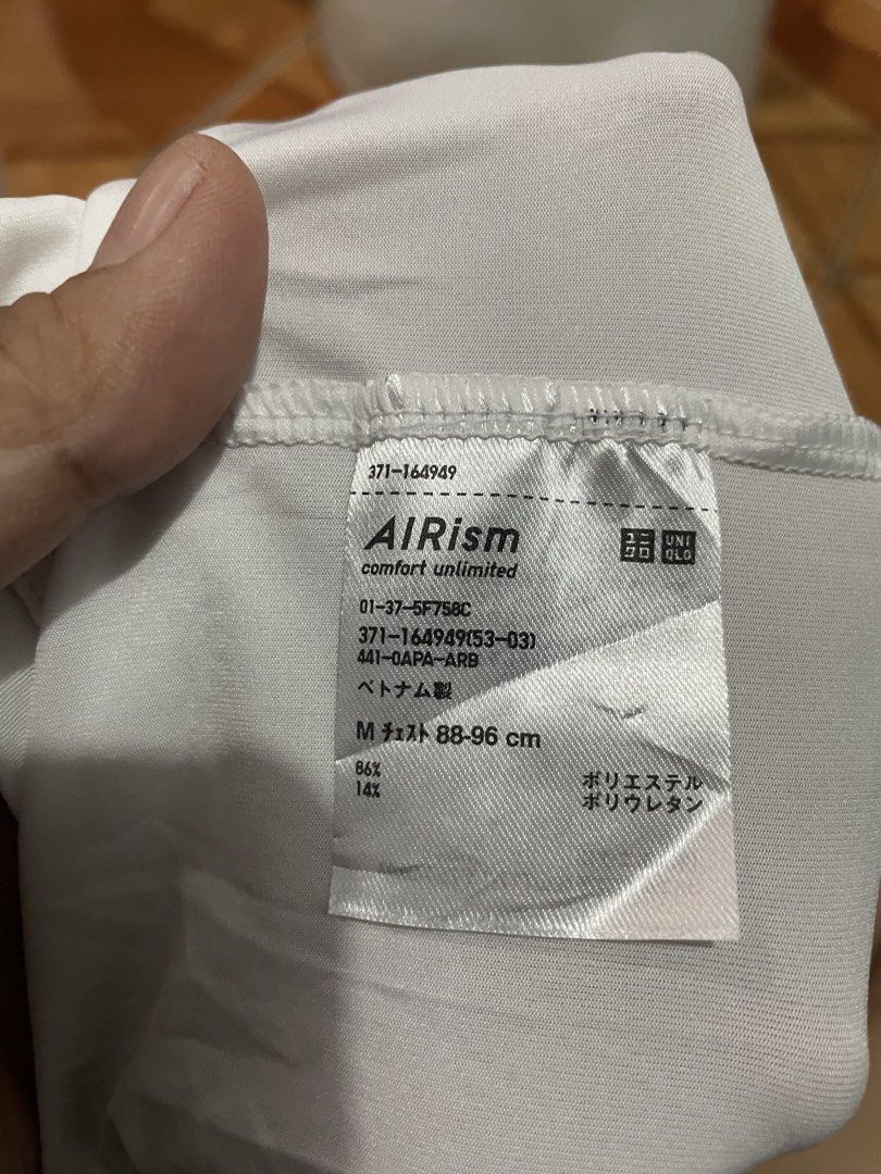 Uniqlo airism (Category: Tshirts & Polo Shirts ) located in Mexico. Submitted by trustkat (Listing ID 1462311677, Image 3). Description: - Brand: Uniqlo - Collection: Airism - Type: Long-sleeved V-neck shirt - Color: White - Size: Medium (fits chest 88-96 cm) - Material: 86% Polyester, 14% Polyurethane (Airism fabric) - Features: Breathable, comfortable, ideal for layering - Condition: Good, pre-loved - Meetup location: Intramuros, Manila.