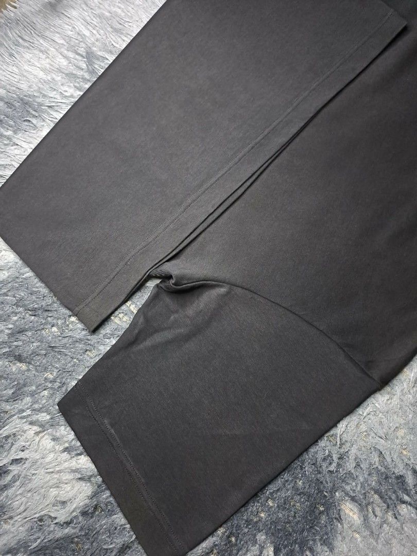 Uniqlo AIRIsm Dark Gray (Category: Tshirts & Polo Shirts ) located in Manila. Submitted by yaseen__73 (Listing ID 1462419205, Image 2). Description: Uniqlo AIRism Medium on Tag - Width 21½ - Length 27½ - Color Rate 9.5/10 - Minor Sign of Usage - In Excellent Condition - PRE OWNED Free Shipping Via J&T Express MOP : G C A S H B A N K T R A N S F E R Seller's Location : 📍Brgy. Pansol, Q.C.